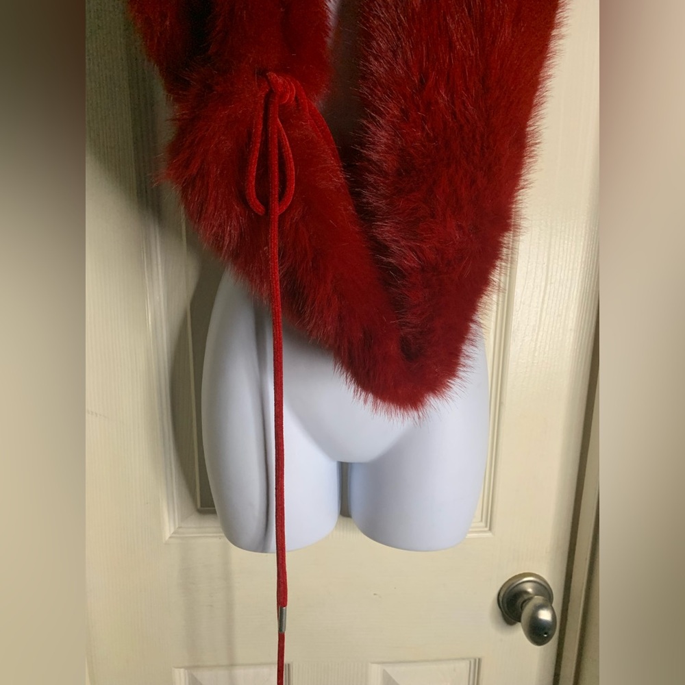 Luxurious Red Faux Collar Scarf w side string. - Picture 3 of 6